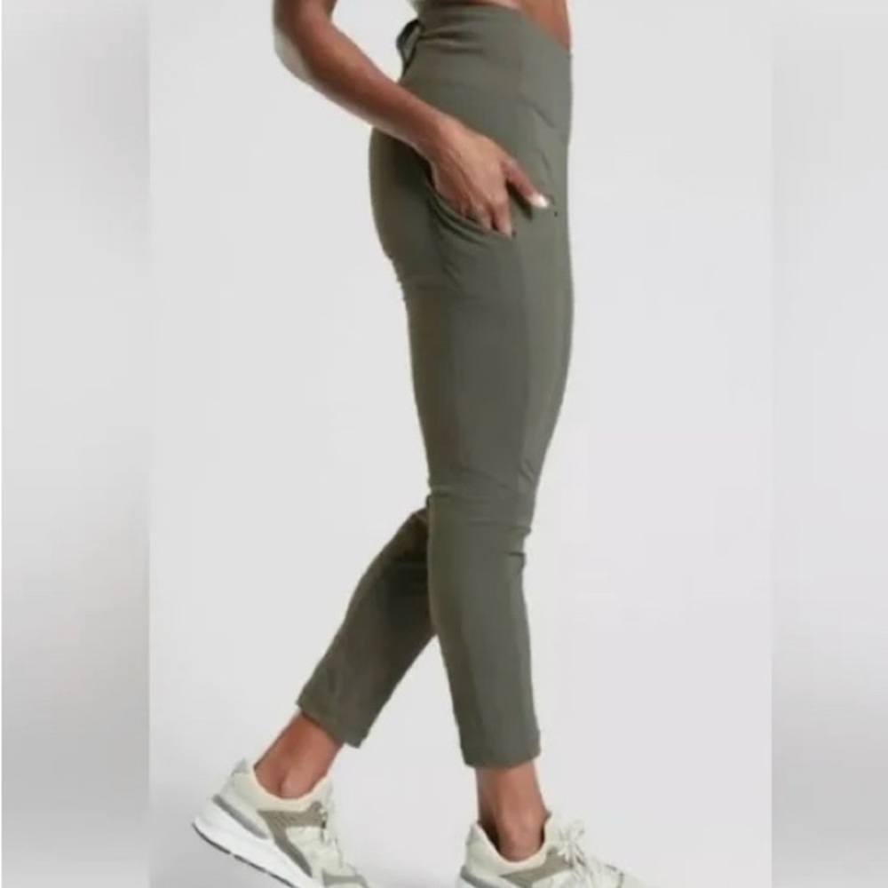 Athleta Trekkie Hybrid Crop Tight